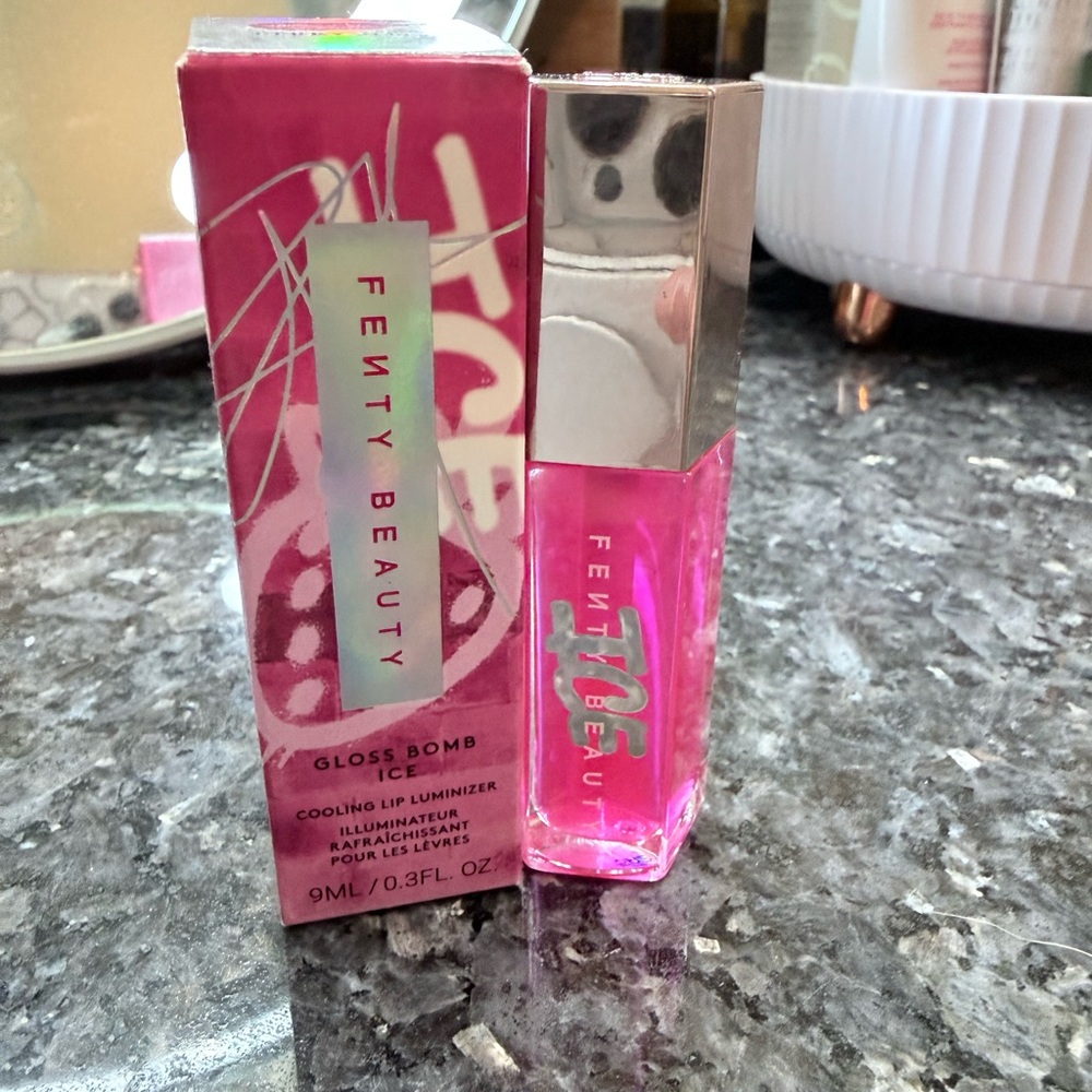 Fenty Beauty Gloss Bomb Lip Luminizer - Berry Jelly